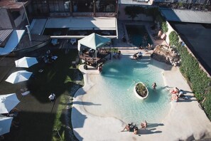 Seasonal outdoor pool - Hotel Samka (Salta)