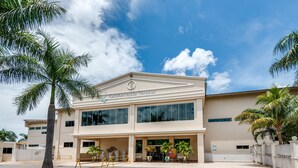 A building with a sign reading 'Restaurante Jardins' and a gated entrance. - Diroma Lacqua V - Direto com o Grupo Diroma - Acesso ao Acqua Park com Café da Manhã (Caldas Novas)