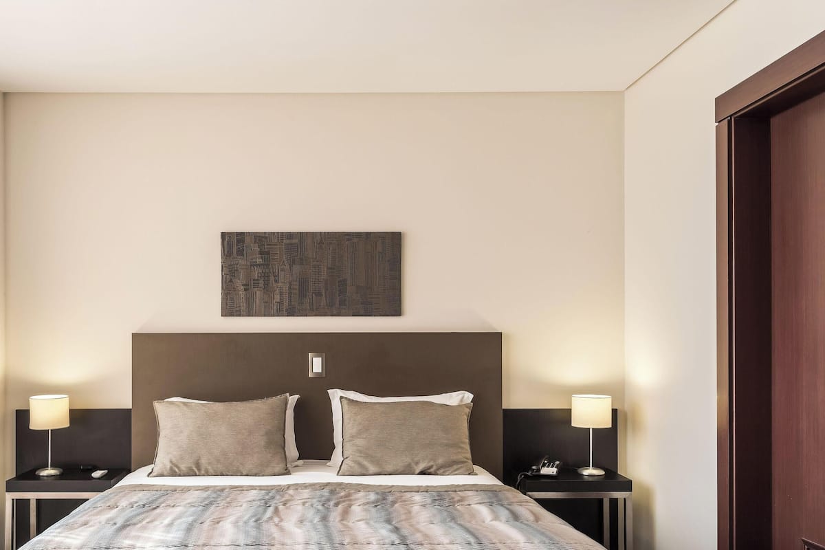 Minibar, in-room safe, soundproofing, free WiFi