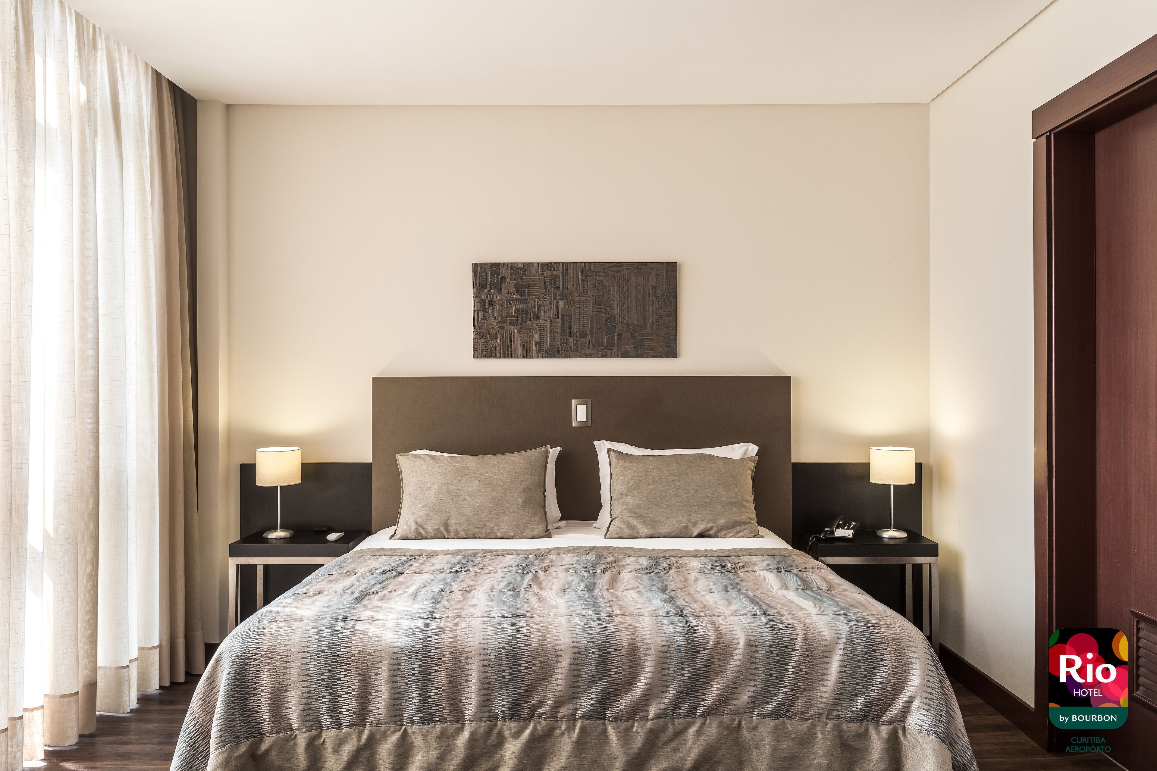 Minibar, in-room safe, soundproofing, free WiFi