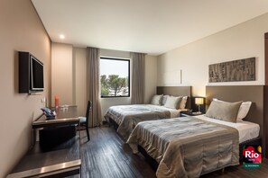 Standard Triple Room | Minibar, in-room safe, soundproofing, free WiFi - Rio Hotel by Bourbon Curitiba Aeroporto (Sao Jose dos Pinhais)