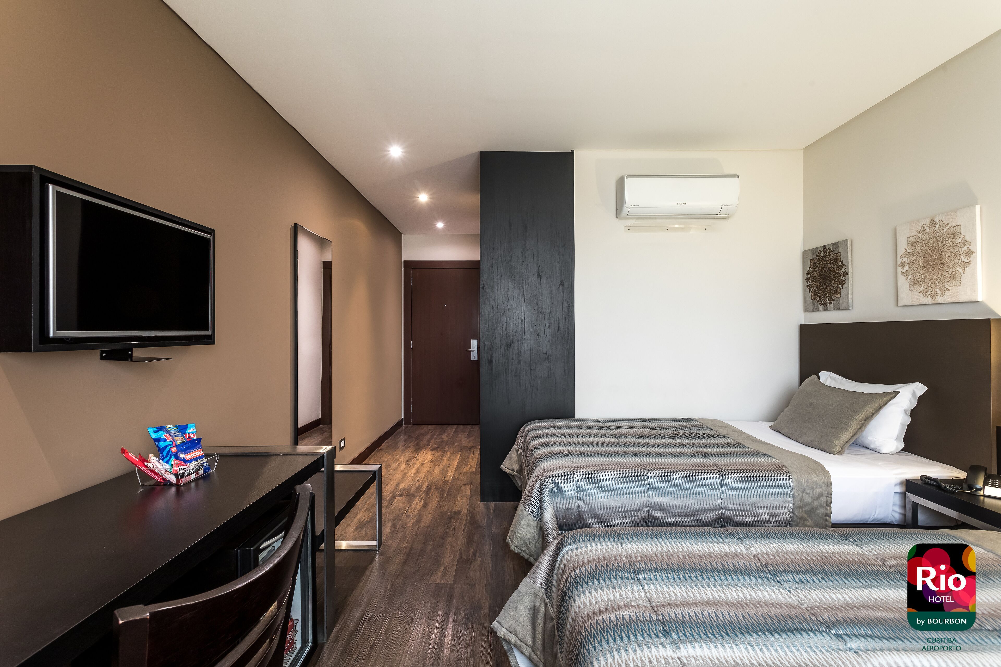 standard twin room | minibar, in-room safe, soundproofing, free wifi
