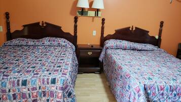 基础四人房 | 免费 WiFi