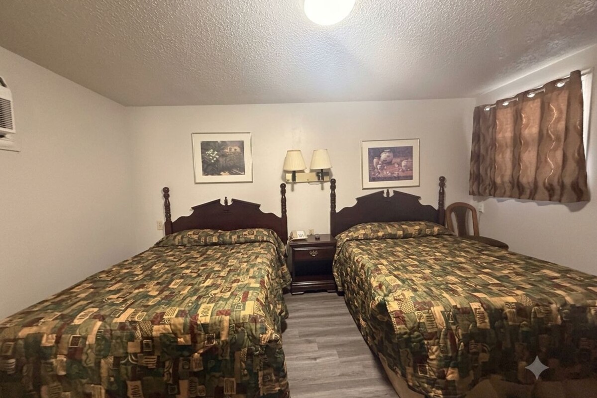 Room, 2 Queen Beds, Non Smoking, Kitchenette