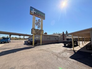 Unclassified image, 2 of 72, button - Mustang Motel Gillette I-90 (Gillette)