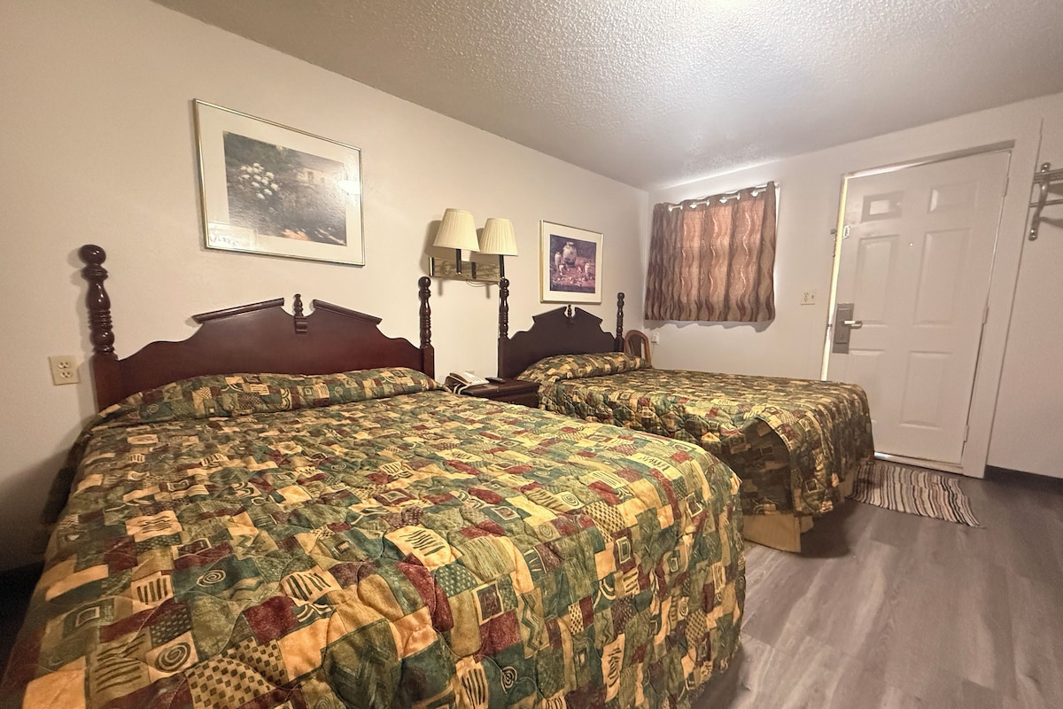 Room, 2 Queen Beds, Non Smoking