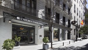 A DoubleTree by Hilton hotel with a modern facade, large windows, and a balcony. - DoubleTree by Hilton Madrid-Prado (Madrid)