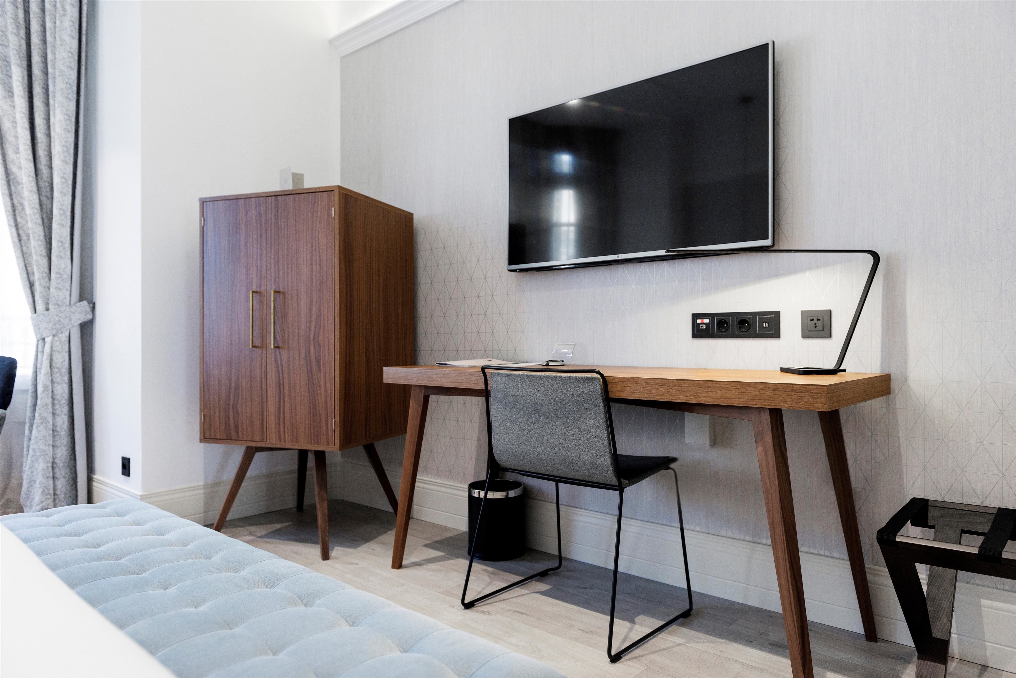 superior room, 1 king bed | egyptian cotton sheets, premium bedding, minibar, in-room safe