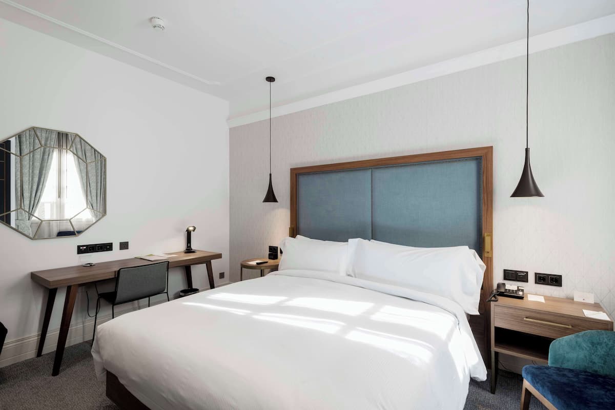 Egyptian cotton sheets, premium bedding, minibar, in-room safe