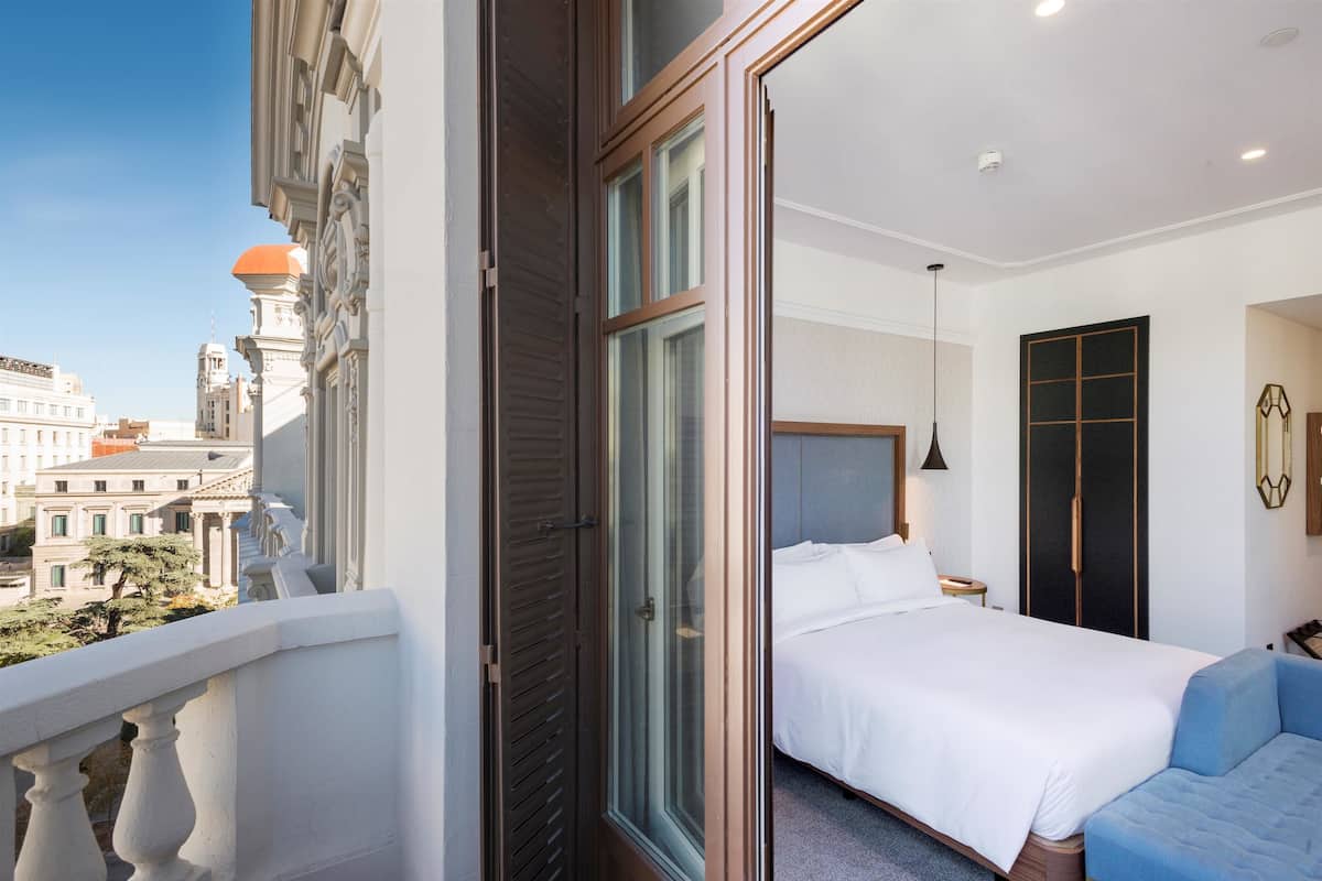 Superior Room, 1 King Bed, Terrace | Egyptian cotton sheets, premium bedding, minibar, in-room safe