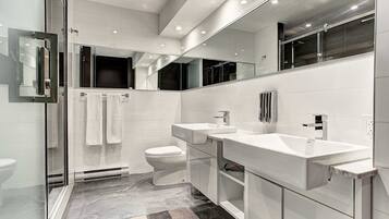 Ducha, cabezal de ducha con hidromasaje, artículos de tocador gratuitos