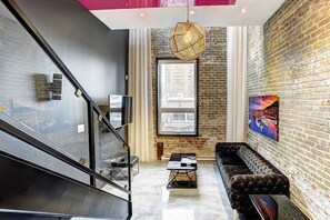 Apartment, 2 Bedrooms (1303) | Premium bedding, desk, soundproofing, iron/ironing board - Hotel Milton-Parc (Montreal)