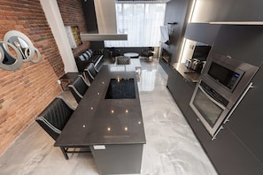 Loft, 1 Bedroom (1302) | Private kitchen | Full-size fridge, microwave, oven, stovetop - Hotel Milton-Parc (Montreal)