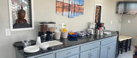 Free daily continental breakfast