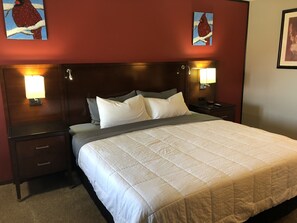 Deluxe Suite, 1 King Bed, Refrigerator & Microwave | Iron/ironing board, free WiFi, bed sheets