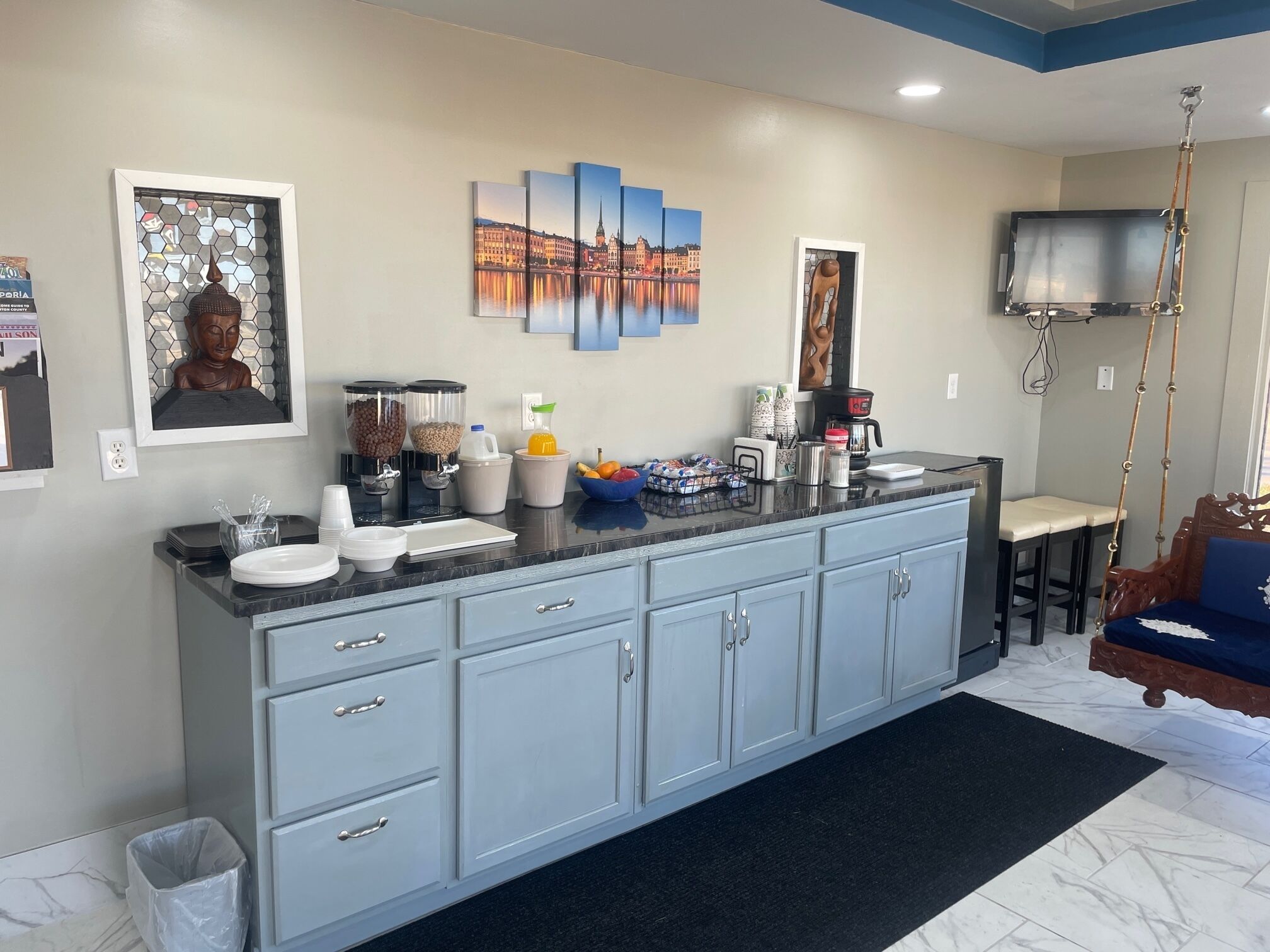 free daily continental breakfast