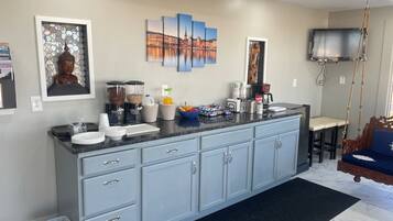 Free daily continental breakfast