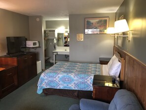 Room | Iron/ironing board, free WiFi, bed sheets