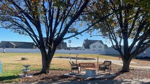 A residential area with a lawn, a pathway, and a white house in the background. - Viking Motel (Lindsborg)