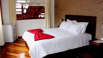 Premium bedding, minibar, iron/ironing board, free WiFi