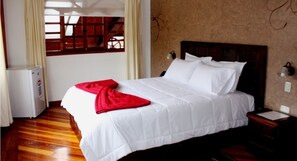 Superior Suite, 1 Queen Bed, Hot Tub | Premium bedding, minibar, iron/ironing board, free WiFi