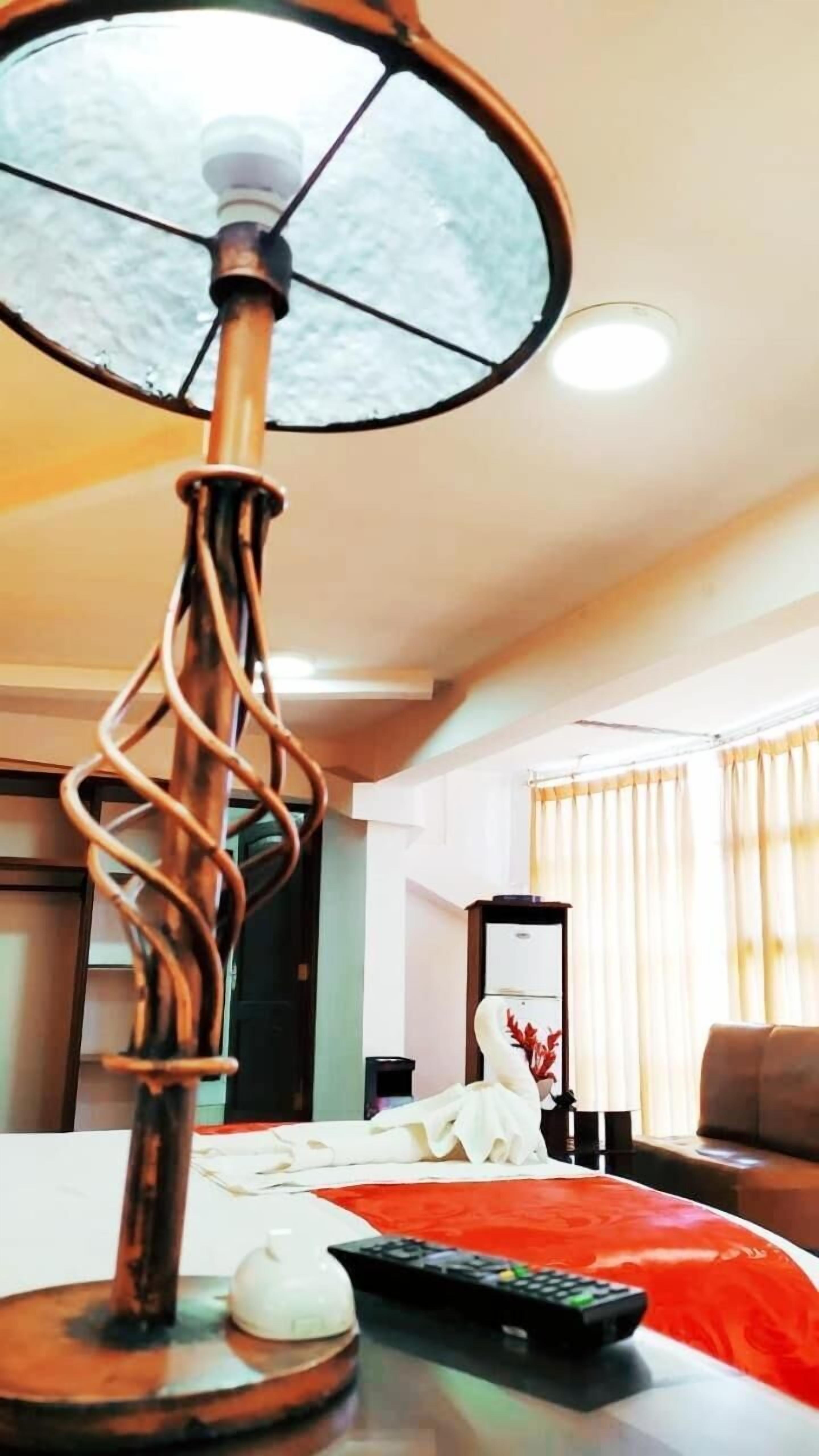 Blackout drapes, free WiFi