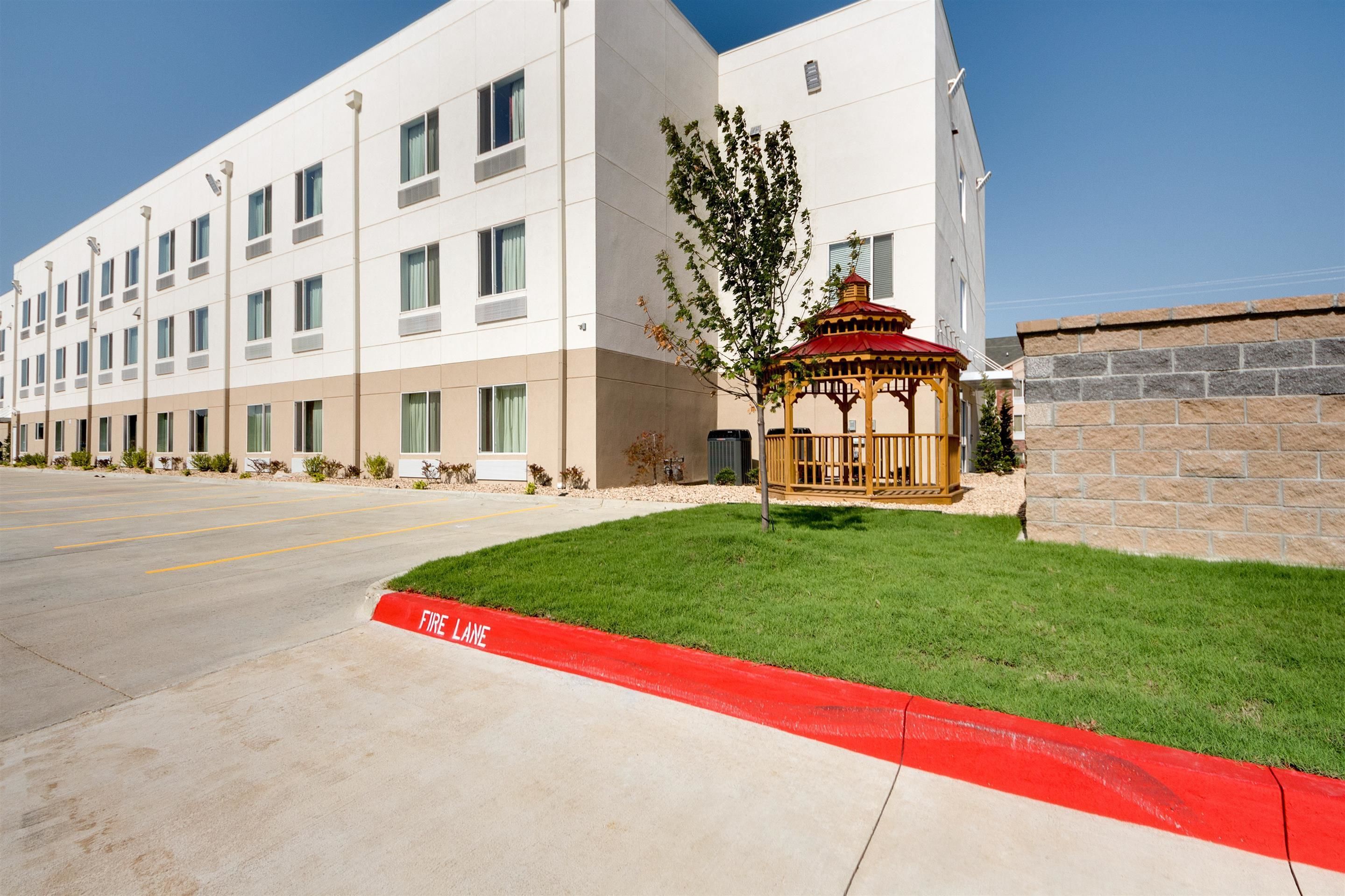 Vista frontal de la propiedad