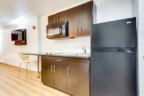 Private kitchenette - Motel 6 Tulsa, OK (Catoosa)