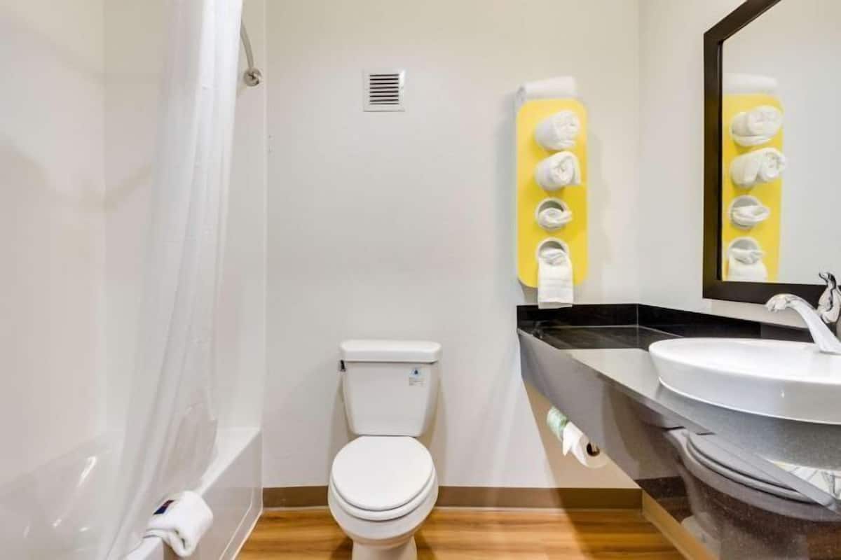 Shower, towels