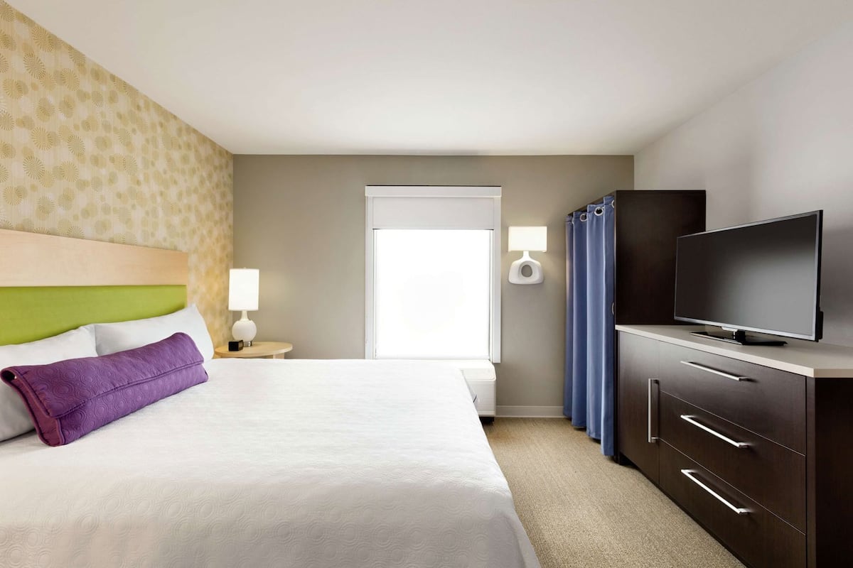 In-room safe, free cribs/infant beds, free WiFi, bed sheets