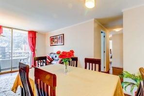 Comfort Apartment, 3 Bedrooms, Accessible, City View | Living room - Santiago Bellavista (Santiago)