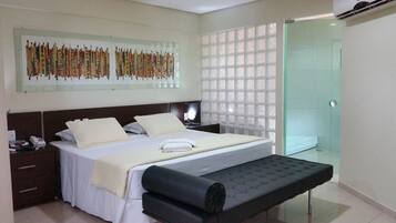 Minibar, két bảo mật tại phòng, bàn, màn/rèm cản sáng