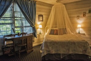 Standard Room, 1 Queen Bed, Private Bathroom