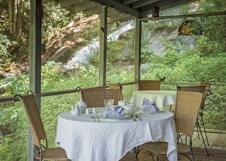 Free daily full breakfast