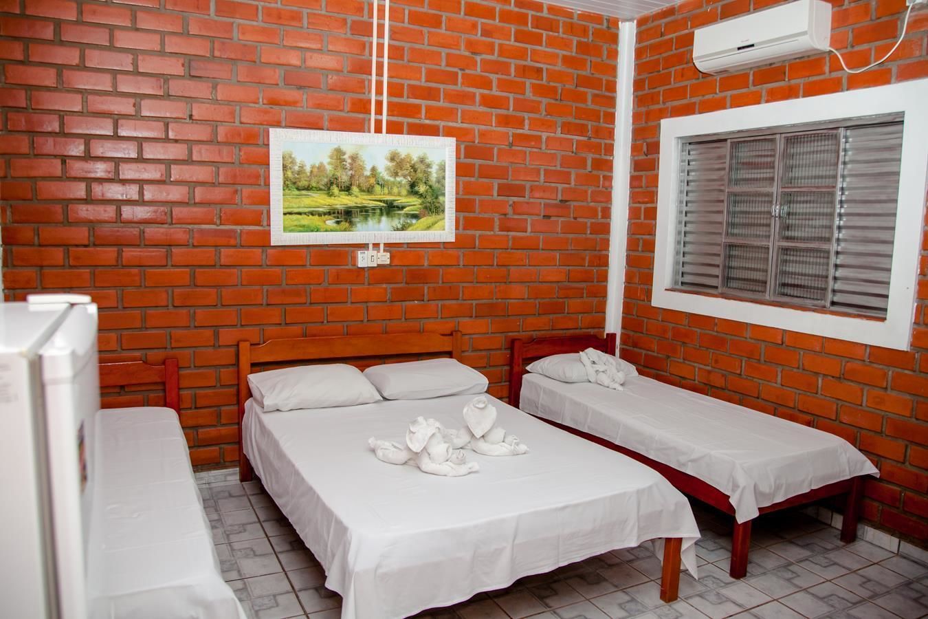 Minibar, escritorio y wifi gratis 