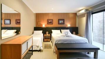 Quarto triplo superluxo | Frigobar, cofres nos quartos, escrivaninha, Wi-Fi de cortesia