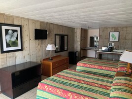 Escritorio, wifi gratis y ropa de cama 
