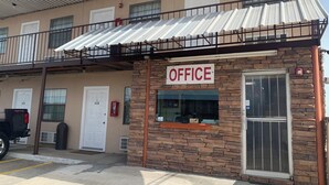 A building with a sign labeled "OFFICE" on the front. - Loma Alta Motel (Laredo)