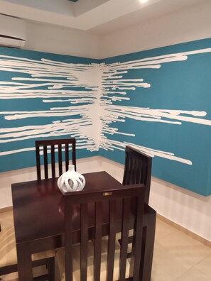 Apartment, 3 Bedrooms | Desk