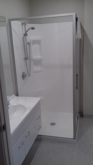 2 Bedroom Apartment | Bathroom - Shooters Saloon Bar Hotel & Cabins (Auckland)