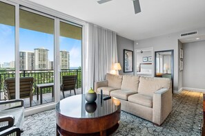2 Bedroom Suite, Bedroom 1: 1 King, Bedroom 2: 1 King, Bathrooms: 2, Intracoastal view, Balcony | Living area