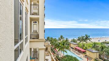 Premium, 2 Bedroom Suite, Bedroom 1: 1 King, Bedroom 2: 2 Double, Baths: 2, Ocean view, Balcony | Hochwertige Bettwaren, Pillowtop-Betten, Zimmersafe, Schreibtisch