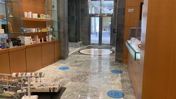 Un sauna, baño turco, tratamientos corporales, aromaterapia