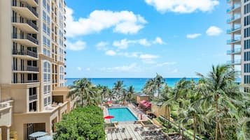 1 Bedroom Luxury Suite, 1 King, Sofa Bed, Ocean View, Balcony | Beach/ocean view