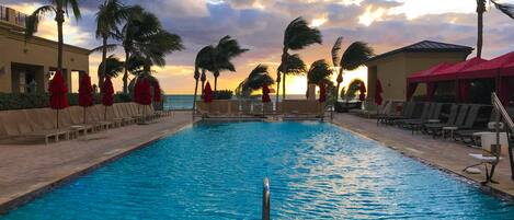 2 outdoor pools, free pool cabanas, pool umbrellas