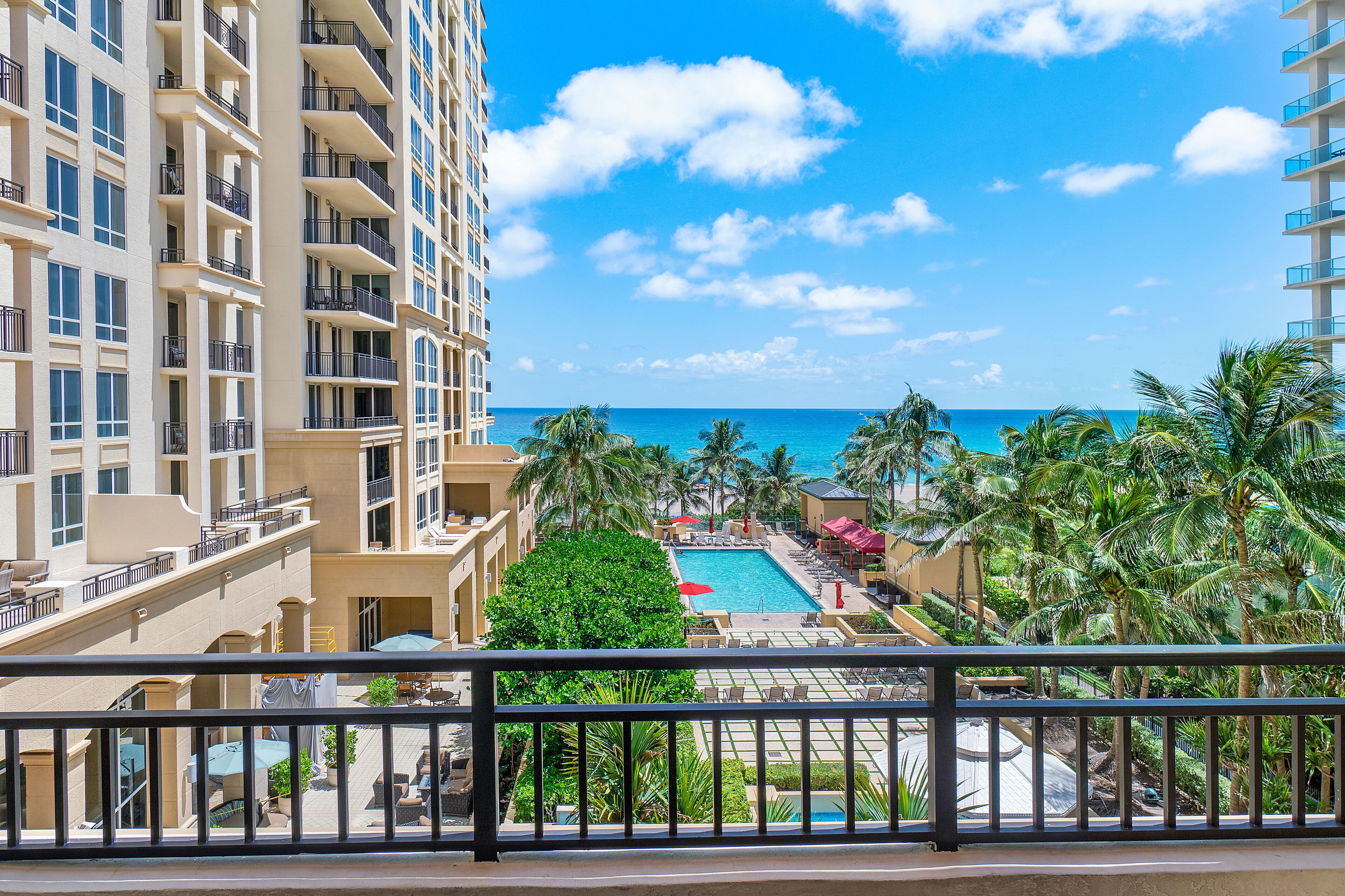 1 Bedroom Luxury Suite, 1 King, Sofa Bed, Ocean View, Balcony | Beach/ocean view