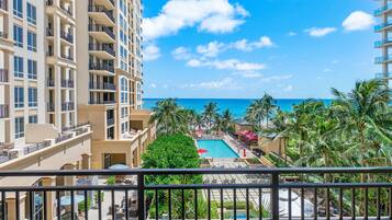 1 Bedroom Luxury Suite, 1 King, Sofa Bed, Ocean View, Balcony | Beach/ocean view