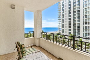 Premium, 2 Bedroom Suite, Bedroom 1: 1 King, Bedroom 2: 2 Double, Baths: 2, Ocean view, Balcony | Roupas de cama premium, camas com colchões pillow-top