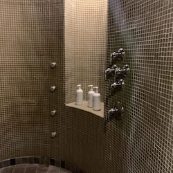 Sauna, baño de vapor, tratamientos corporales y aromaterapia