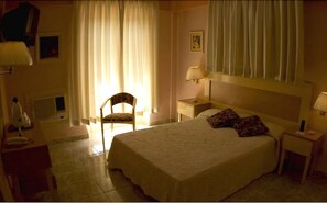 Habitació individual | Minibar, decoració individual, mobiliari individual i escriptori